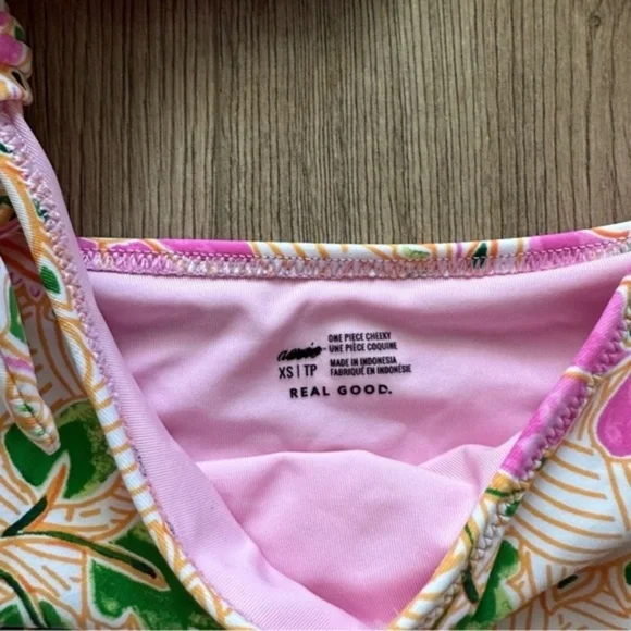 NWT AERIE Pink Floral Paisley One Piece Swimsuit Size‎ XS - Picture 8 of 8